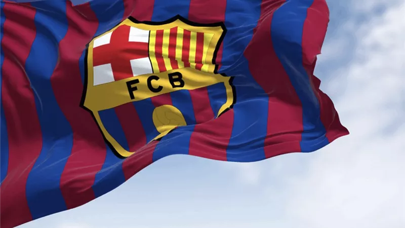 من هو اللاعب القادم؟ تقرير يلمح إلى التعاقد القادم لوسط برشلونة