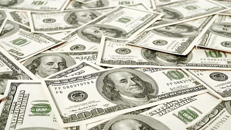 صعود وهبوط.. تقلبات سعر الدولار في البنوك المصرية اليوم