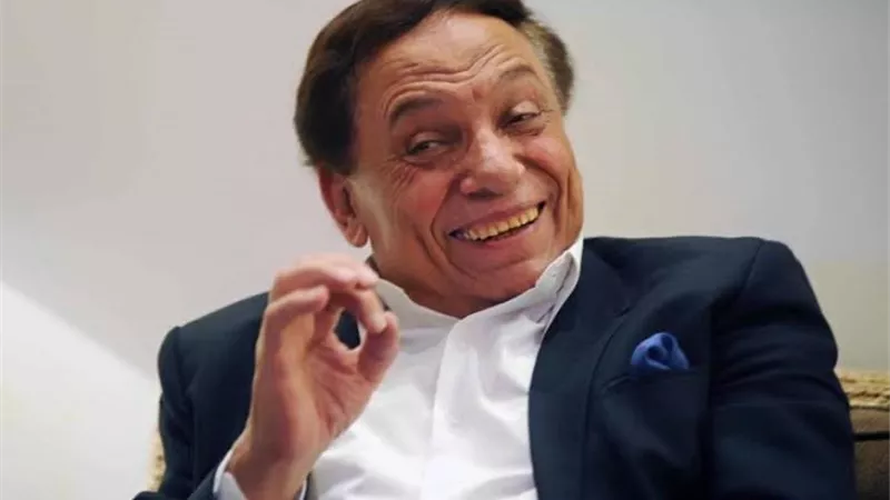 علي إدريس يُهدي الزعيم عادل إمام تهنئة في عيد ميلاده: أنت قيمة عظيمة للجميع