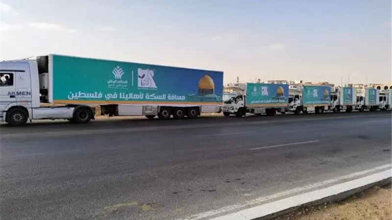 إدخال شاحنات وقود ومساعدات إلى غزة عن طريق معبر رفح