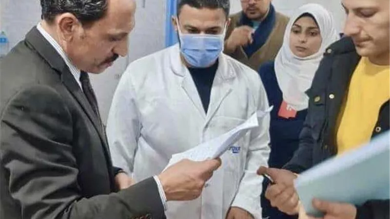 فريق من النيابة الإدارية يتفقد أقسام مستشفي 
