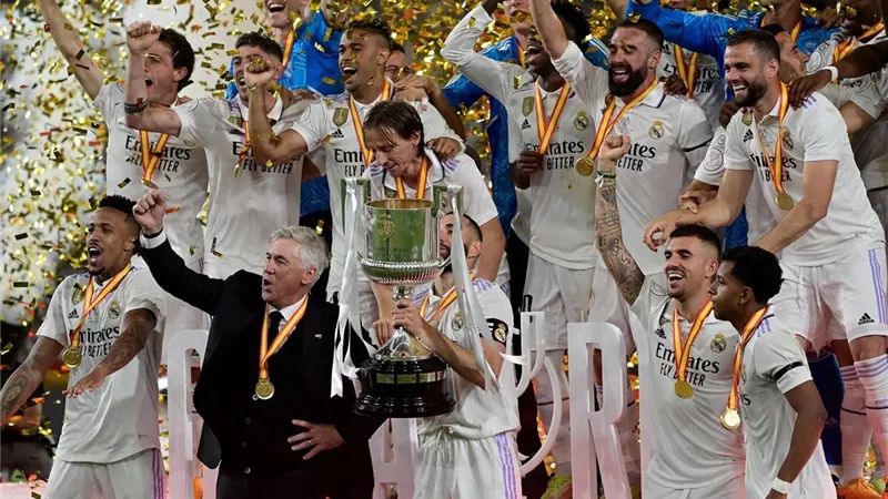 مدريد يحتفل بعودة الفريق الأكثر تتويجًا بالكأس الملكية بعد غياب 9 أعوام