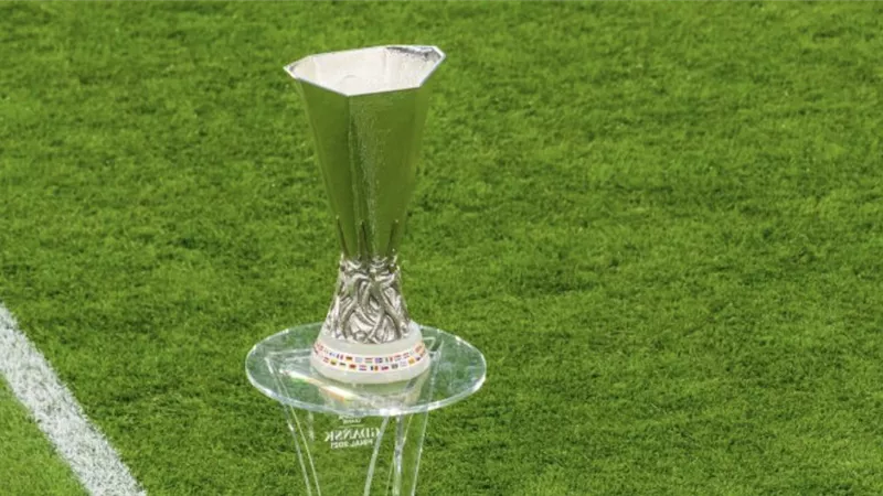 تحديات فرنسية لميلان وبنفيكا: قرعة ملحق الدوري الأوروبي تشعل الحماس