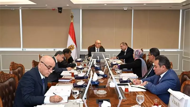 الجزار يناقش عدد من موضوعات التنمية السياحية لإسهام معدلات النمو به
