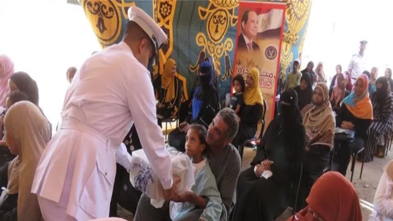 الداخلية تقدم مساعدات غذائية وطبية ضمن مبادرة 