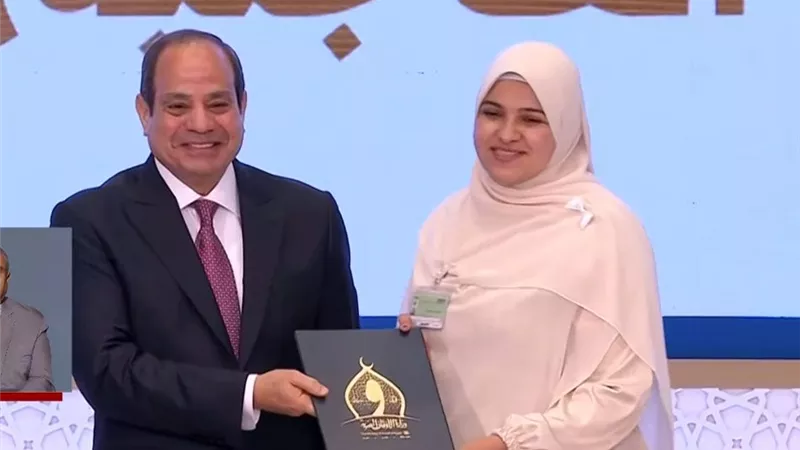 فى احتفالية ليلة القدر.. السيسي يُكرم حفظه القرآن الكريم