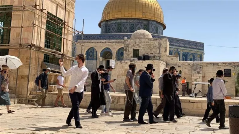 في حماية الشرطة الإسرائيلية.. مستوطنون يقتحمون المسجد الأقصى