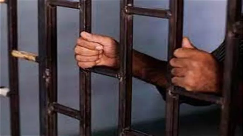 سقوط لصوص الدراجات البخارية فى البحيرة