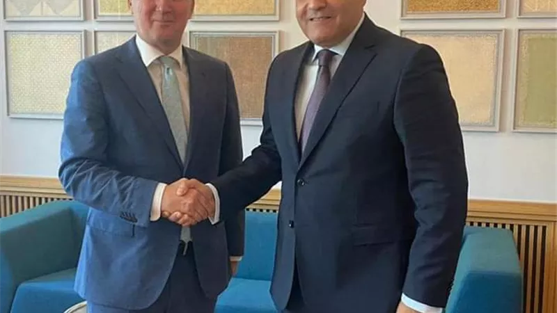 سفير جمهورية مصر العربية لدى مملكة هولندا يلتقي وزير الهجرة الهولندي لبحث فرص التعاون