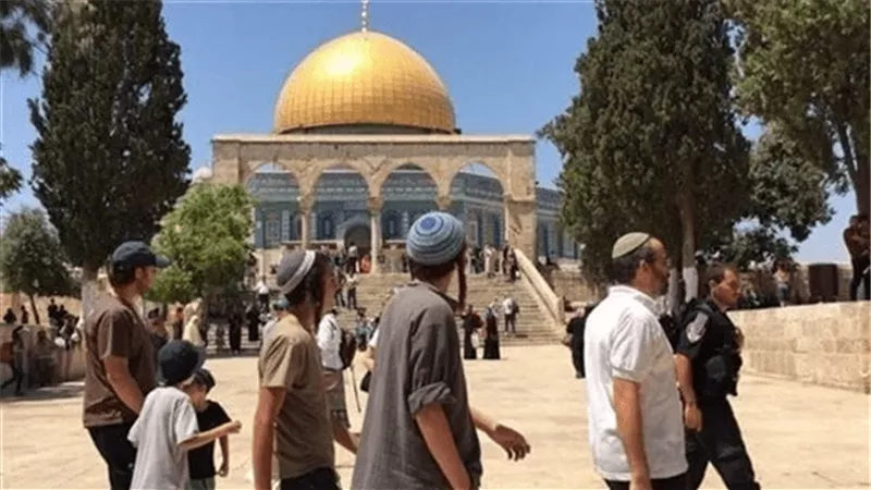 بحماية الاحتلال الصهيوني.. عشرات المستوطنين يقتحمون «المسجد الأقصى»