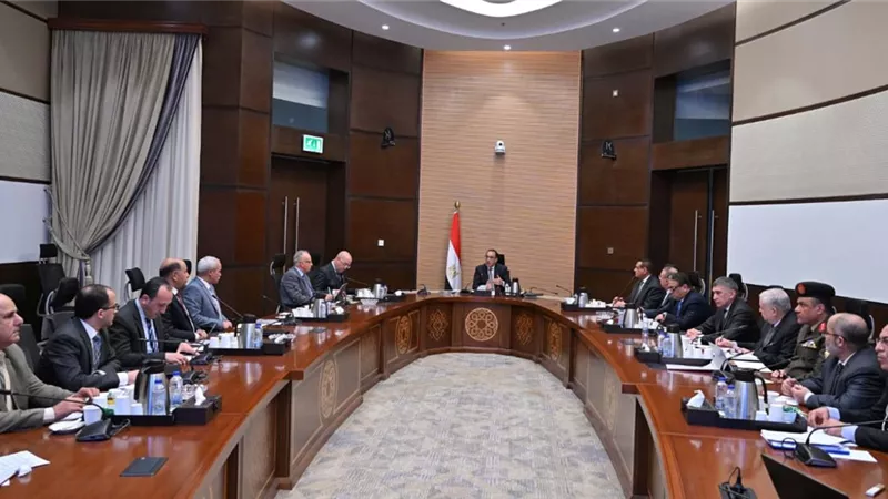 مدبولي يتابع مشروع تطوير وتوسعة طريق الكورنيش بالإسكندرية