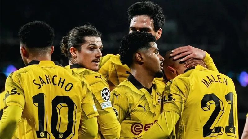 بوروسيا دورتموند يتعادل امام أيندهوفن في دوري ابطال اوروبا 