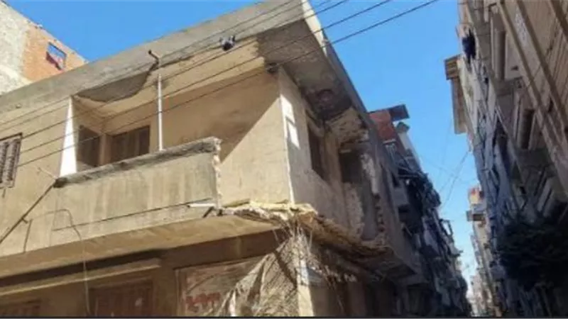 بالأسماء.. إصابة شخصين إثر انهيار بلكونة شقة في الجيزة