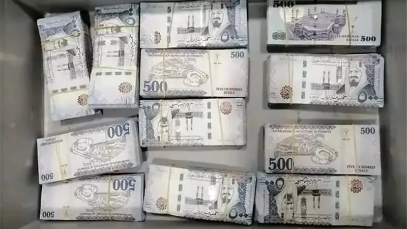 تعرف على عقوبة تهريب العملات وأضرارها بالاقتصاد