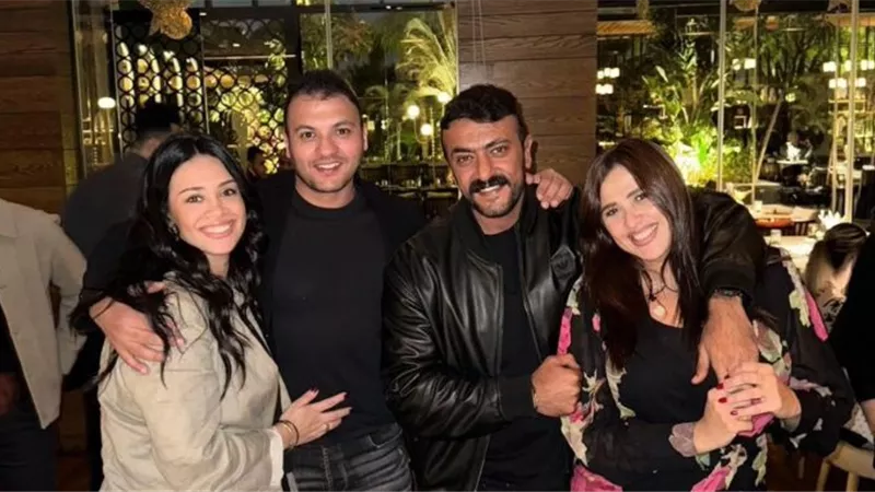 ياسمين عبد العزيز تحتفل بذكرى ميلاد العوضي وسط الأصدقاء 