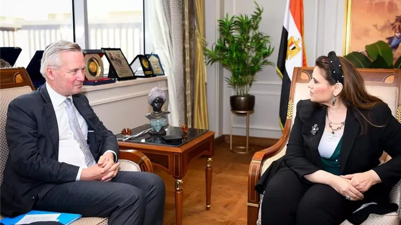 وزيرة الهجرة تستقبل نظيرها الهولندي والوفد المرافق له لتعزيز التعاون 