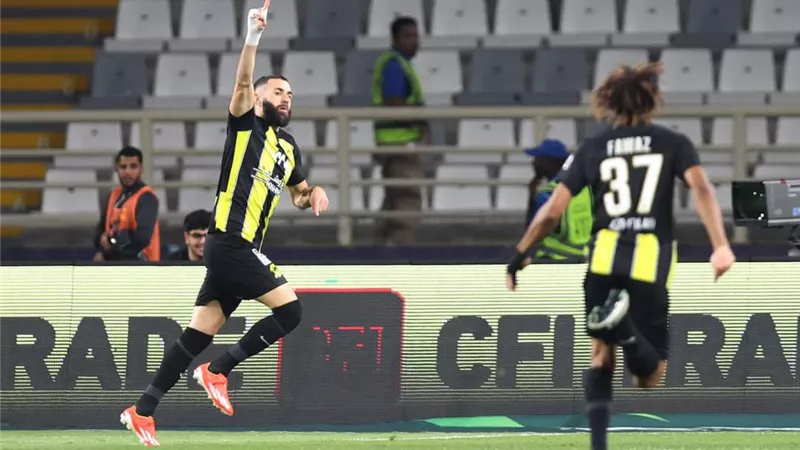 بنزيما يقود الاتحاد لنهائي كأس السوبر السعودي بالانتصار على الوحدة