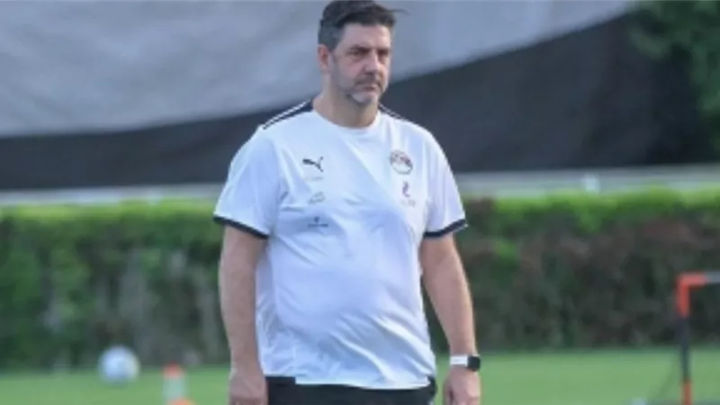 بين الحقيقة والشائعات: فيتوريا يفند تدخله في أزمة الزمالك