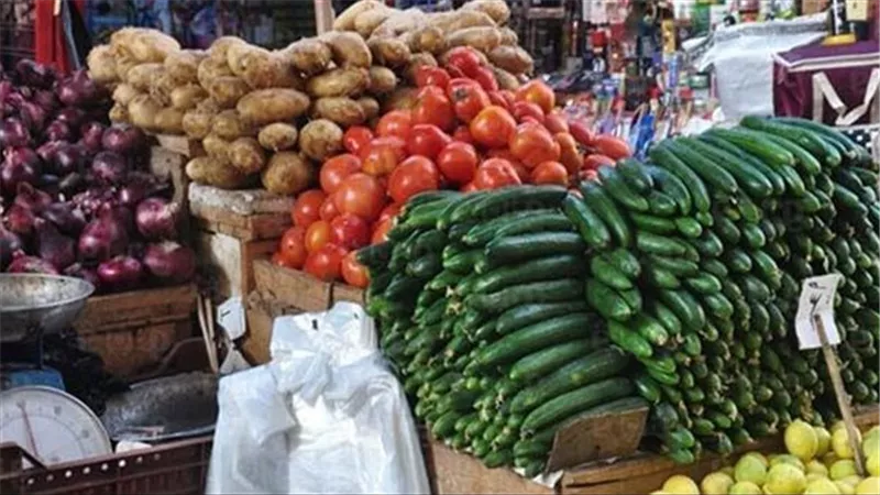 انخفاض طفيف بأسعار الخضروات اليوم بسوق العبور
