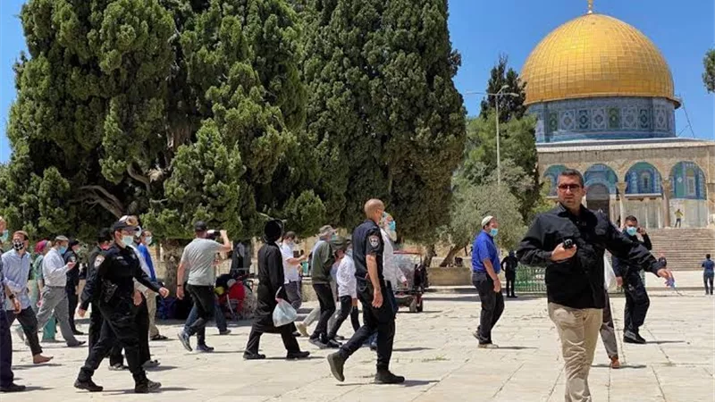 عشرات المستوطنين يقتحمون المسجد الأقصى تحت حماية شرطة الاحتلال