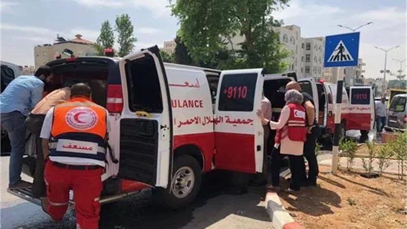 الهلال الأحمر الفلسطيني: الاحتلال يجلي 21 جريحًا من المستشفى المعمداني