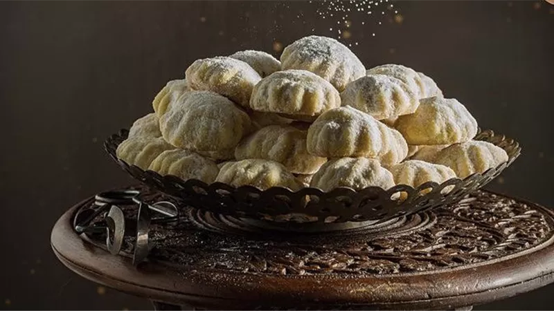 مخاطر الإفراط في تناول كعك العيد