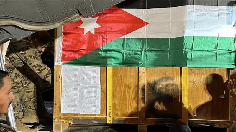 طائرة المساعدات الأردنية تُحلق في سماء غزة لمساعدة النازحين