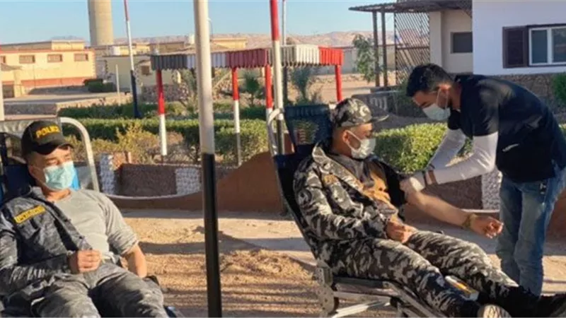 حملة للتبرع بالدم يقودها رجال الشرطة فى المنوفية