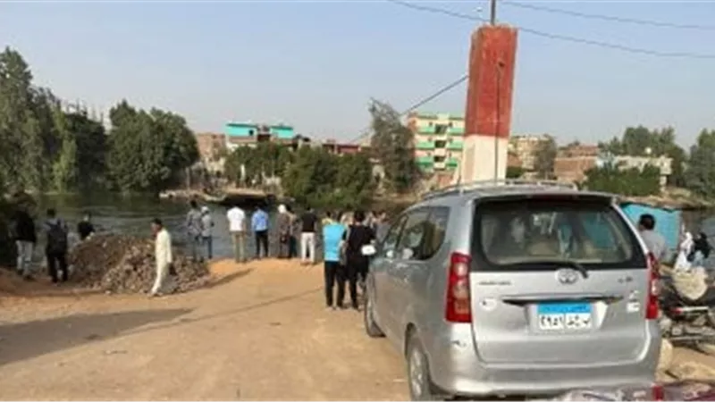 الضفادع البشرية تنتشل 3 ضحايا حادث غرق ميكروباص معدية أبو غالب