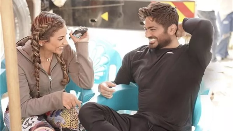 صور ورسالة غريبة من تامر حسني للفنانة دينا الشربيني