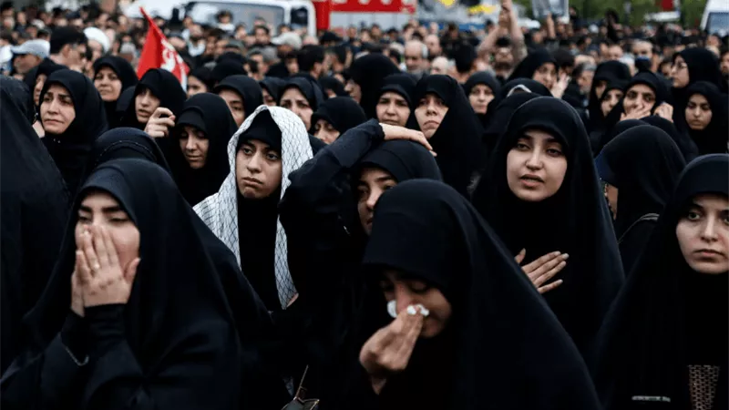 إيران تستقبل جثامين الرئيس ومرافقوه بمطار طهران