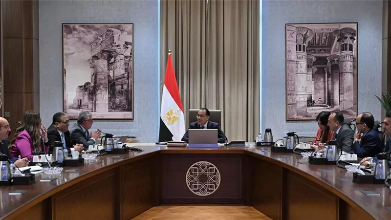 «مدبولي» يتابع الموقف التنفيذي لمشروعات الهيئة الاقتصادية لقناة السويس