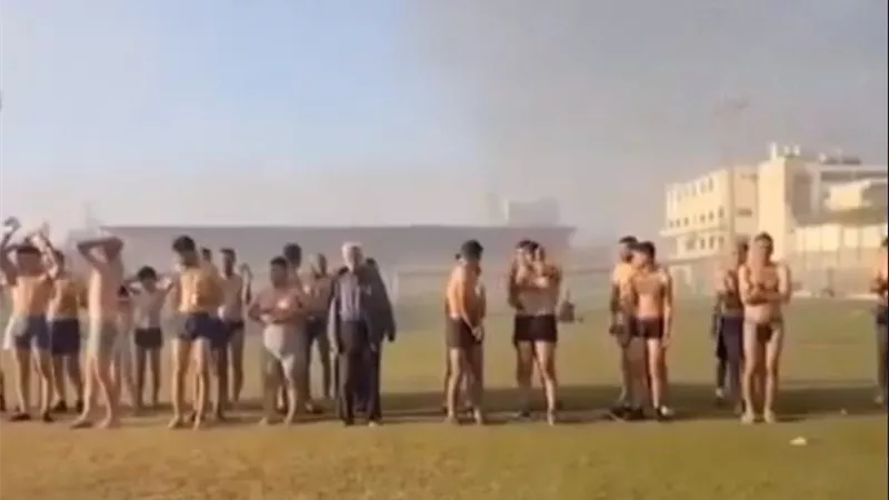تنكيل المدنيين على يد الاحتلال الصهيوني وتجريدهم من ملابسهم في ملعب كرة.. صور