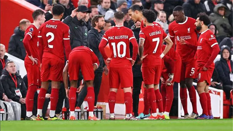 ليفربول يسعى لمصالحة جماهيره أمام أتلانتا في الدوري الأوروبي