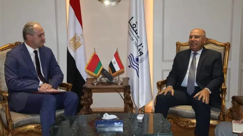 الوزير يبحث مع سفير بيلاروسيا انشاء مصنع ببرج العرب لصناعة الاتوبيسات الكهربائية 