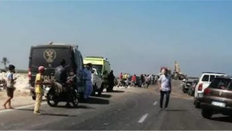 إصابة 10 أشخاص جراء حادث تصادم سيارتين بالزقازيق