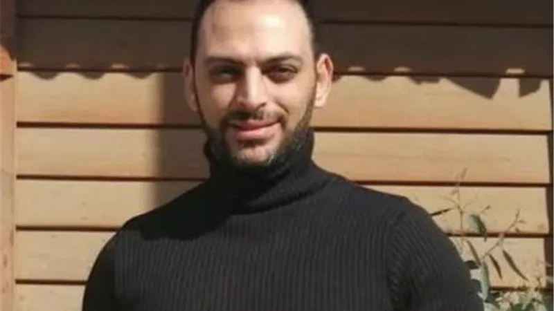 الشاعر أسامة مصطفى يُعلن اعتزاله: لم تعد لي طاقة