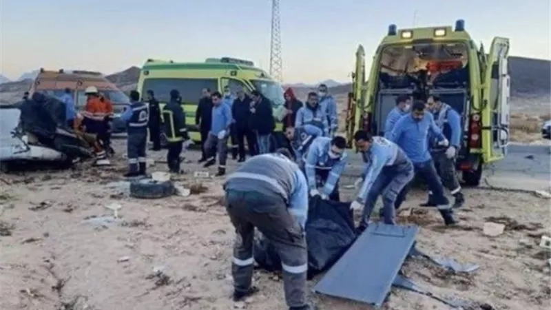 سيارة مسرعة تنهي حياة شخص وتصيب آخر في الصف