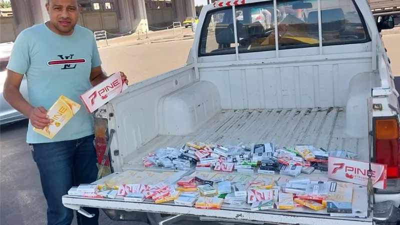 مصادرة 21 ألف عبوة سجائر مجهولة المصدر خلال حملة رقابية بمطروح