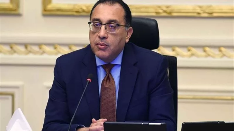 رئيس الوزراء يتابع عدد من الملفات بوزارة الاتصالات