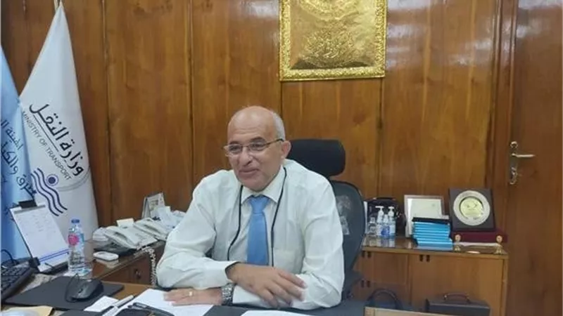 لإسراع مشروعات النقل.. تفويض رئيس هيئة الطرق في بعض اختصاصات كامل الوزير