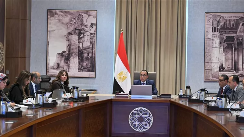 رئيس الوزراء يستعرض إستراتيجية تطوير البورصة المصرية