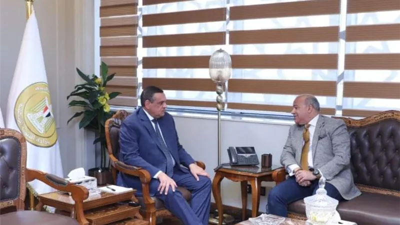 وزير التنمية المحلية يتابع الموقف التنفيذي للسلع الغذائية