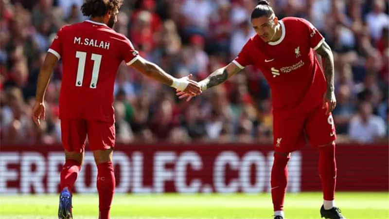 صلاح يقود ليفربول لصدارة الدوري الإنجليزي