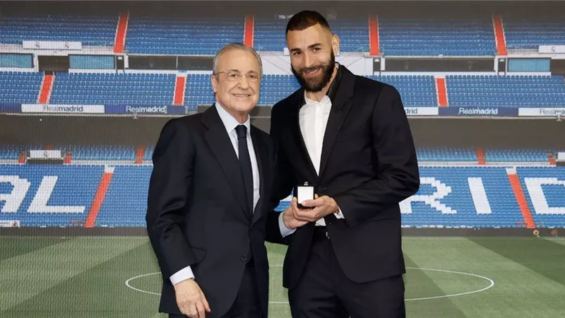 بيريز لبنزيما: أصبحت رمزًا وأحد أعظم أساطيرنا