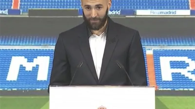 بنزيما يعبر عن حزنه لعدم اعتزاله في ريال مدريد