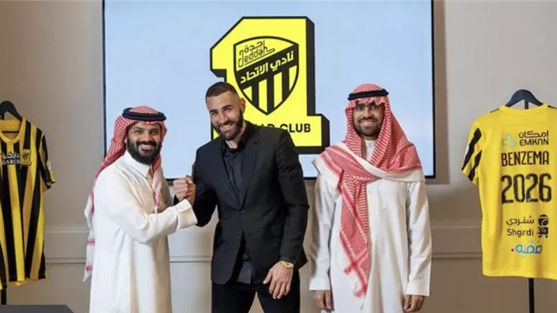 بنزيما يتحدث لأول مرة عن تجربته الجديدة.. ووجود رونالدو