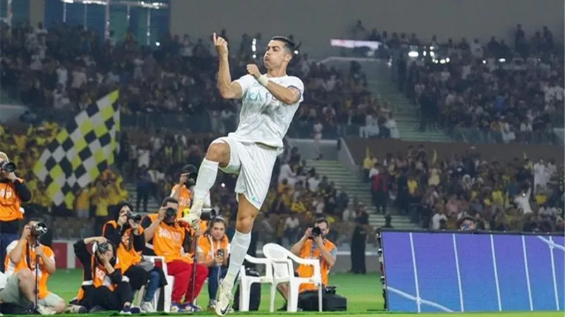 إغراء من رونالدو: الدوري السعودي يستقطب.. والبوابة مفتوحة للانضمام