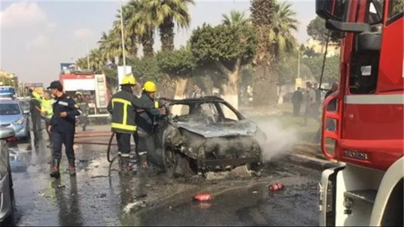 النيران تلتهم سيارة تاكسى في المقطم والحماية المدنية تسيطر