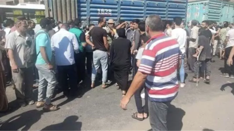 سيارة مسرعة تدهس 3 أشخاص أثناء عبور الطريق بالبدرشين